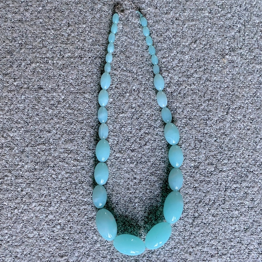 [3 for $30 & 6.99 shipping🍂] 
Real glass bead necklace